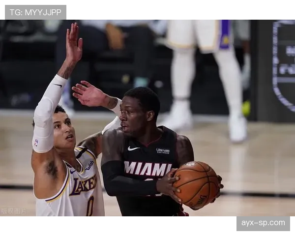 荷兰队全攻全守新风貌，欧洲杯赛季表现抢眼引球迷热议