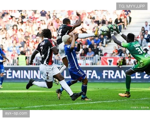 利兹联锋线火力全开，强势表现助球队跻身联赛前列