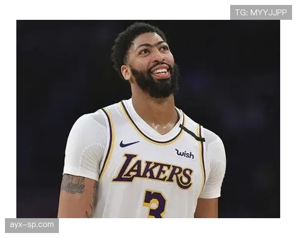 安东尼·戴维斯内线多样突破拉开空间提升湖人攻防效率